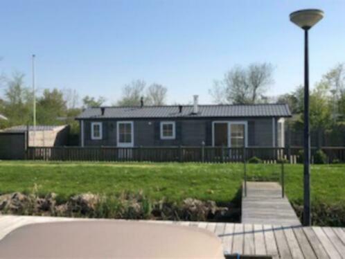 Waterchalet Number 6 Recreationpark Yn'E Lijte Grou Met Ligplaats Boot Villa Exterior photo